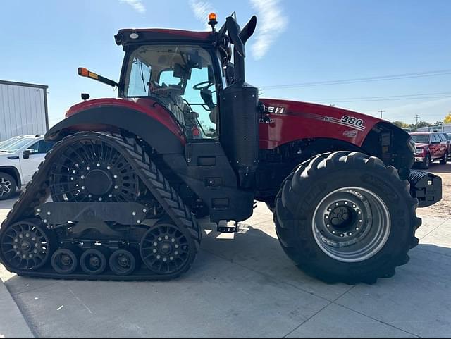 Image of Case IH Magnum 380 RowTrac equipment image 4