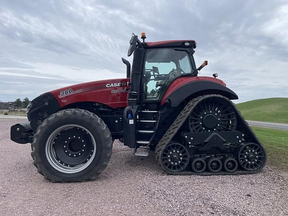 Image of Case IH Magnum 380 RowTrac equipment image 2