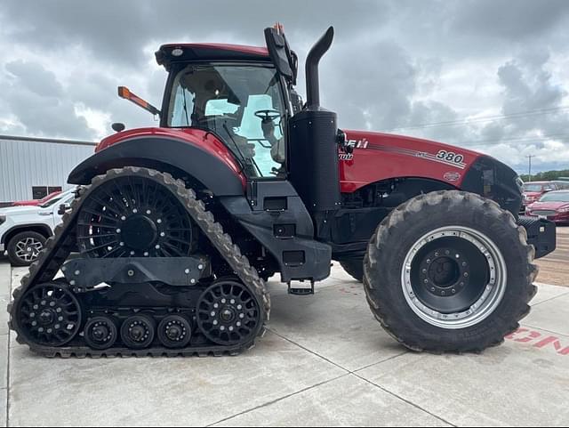 Image of Case IH Magnum 380 RowTrac equipment image 3