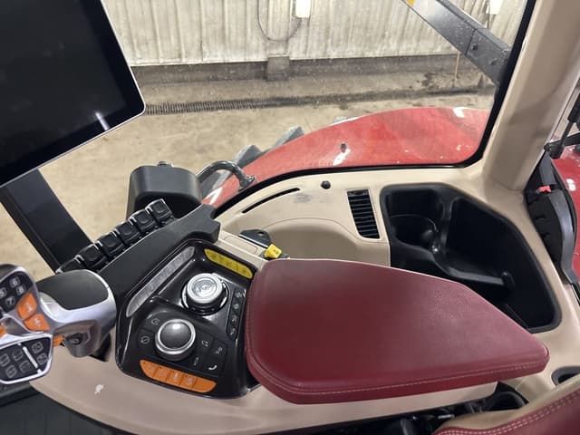 Image of Case IH Magnum 400 equipment image 3