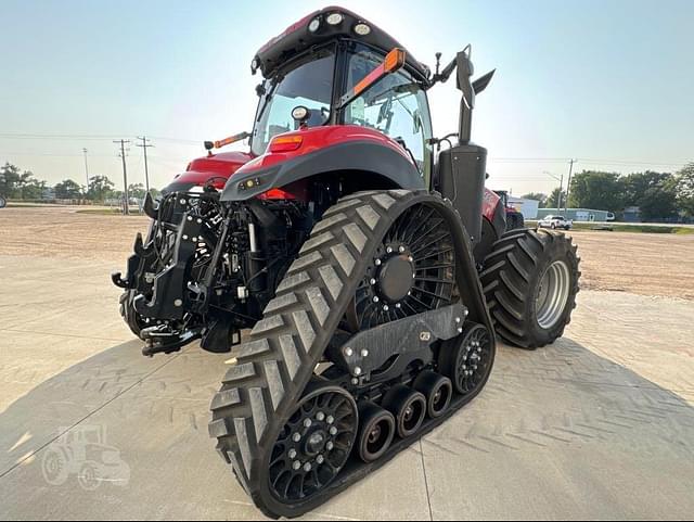 Image of Case IH Magnum 400 Rowtrac equipment image 4