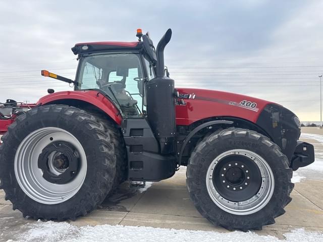Image of Case IH Magnum 400 equipment image 4