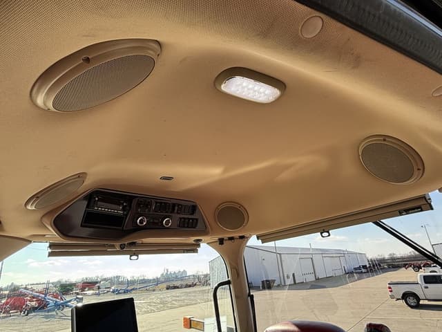 Image of Case IH Magnum 400 Rowtrac equipment image 4