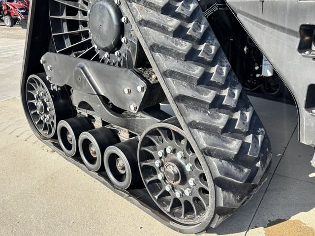 Image of Case IH Magnum 400 Rowtrac equipment image 3