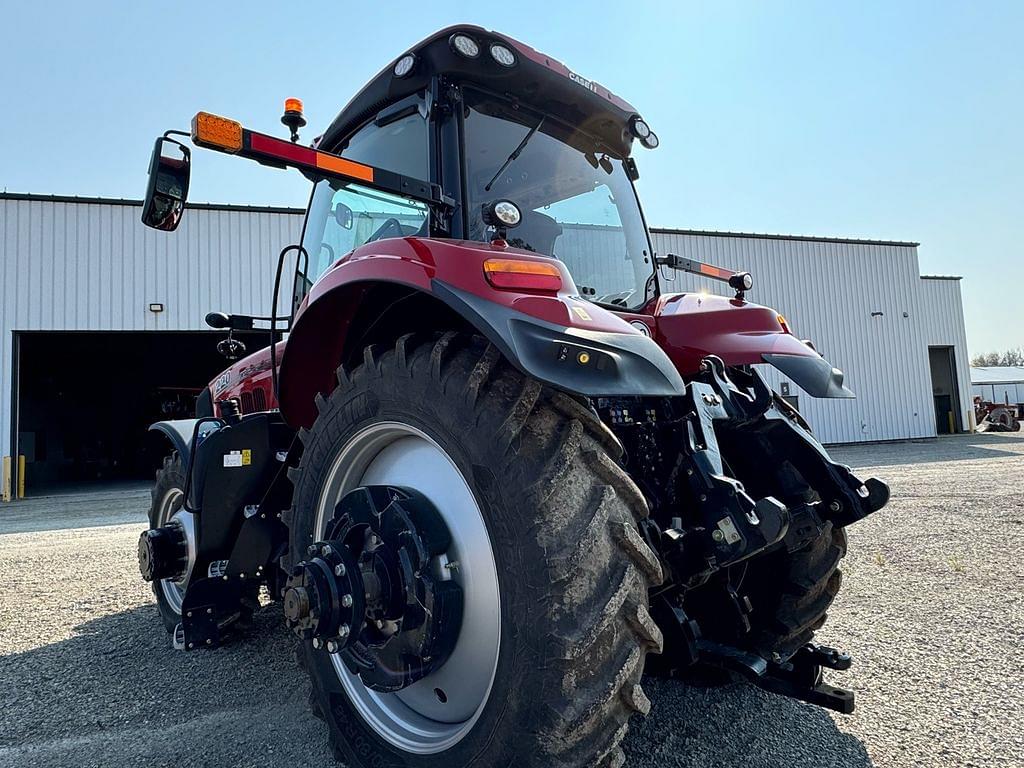 Image of Case IH Magnum 220 Image 1