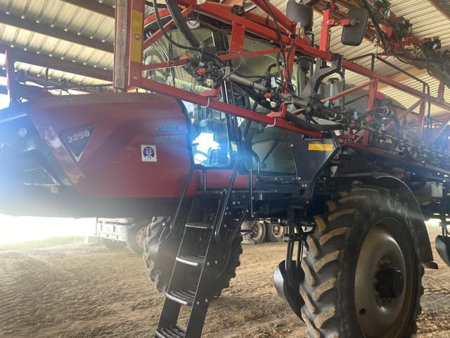 Image of Case IH Patriot 3250 equipment image 1