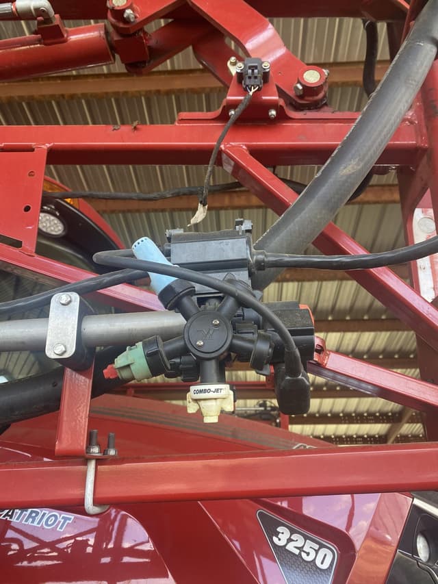 Image of Case IH Patriot 3250 equipment image 3