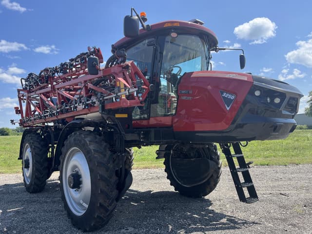 Image of Case IH Patriot 3250 equipment image 2