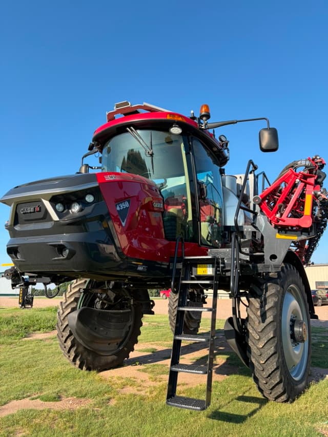 Image of Case IH Patriot 4350 equipment image 4