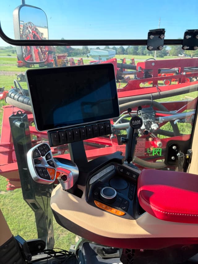 Image of Case IH Patriot 4350 equipment image 2