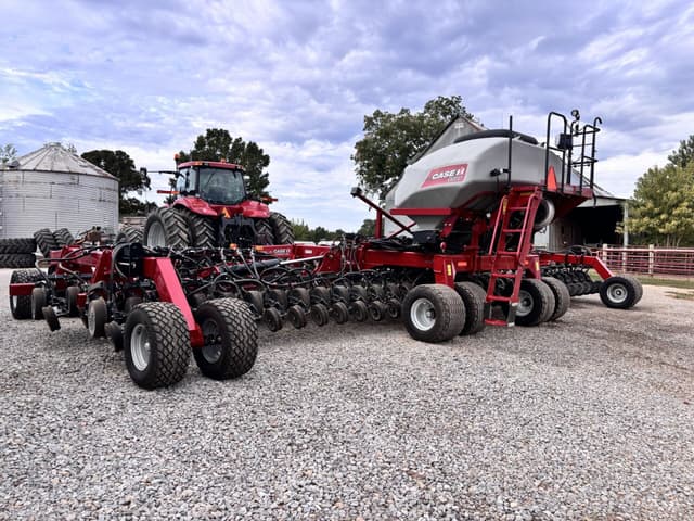 Image of Case IH 550T equipment image 4