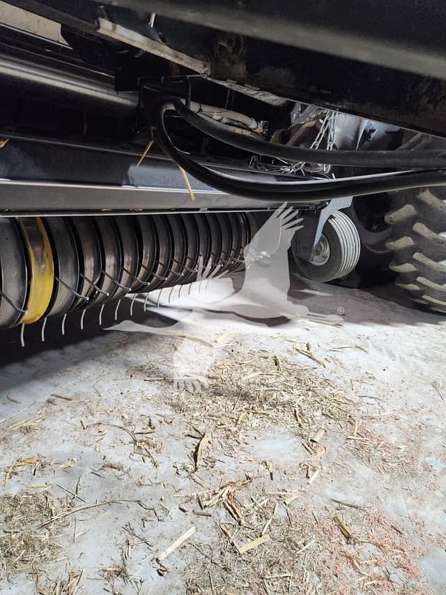 Image of Case IH RB565 equipment image 4