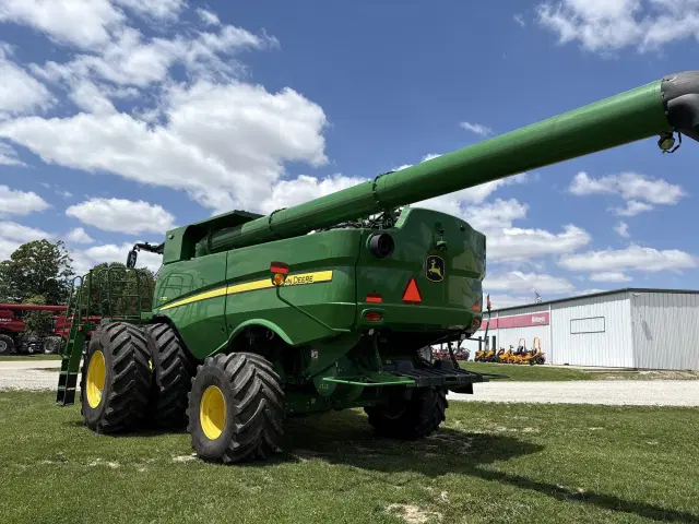Image of John Deere S780 equipment image 4