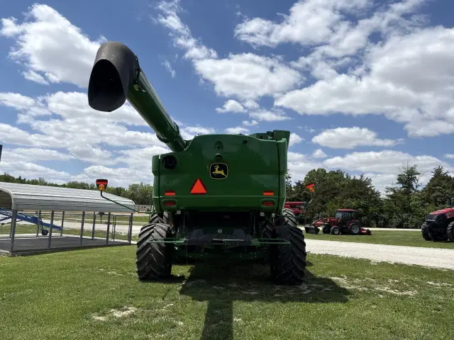 Image of John Deere S780 equipment image 3