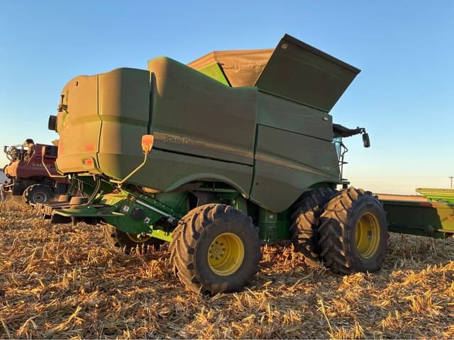 Image of John Deere S780 equipment image 1