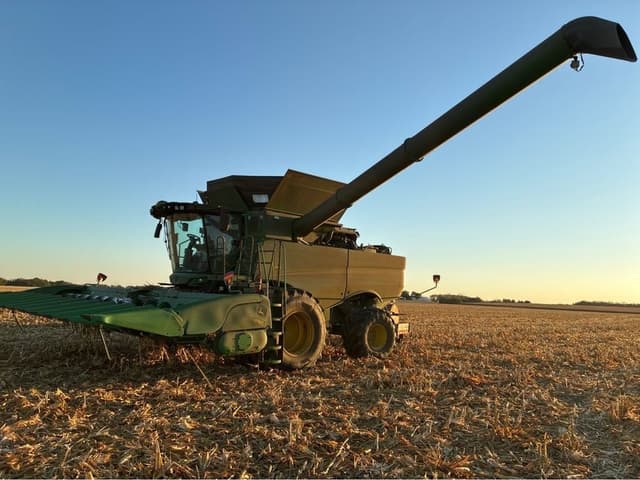 Image of John Deere S780 equipment image 2