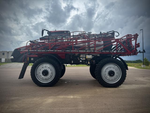 Image of Case IH 5550 Trident equipment image 1