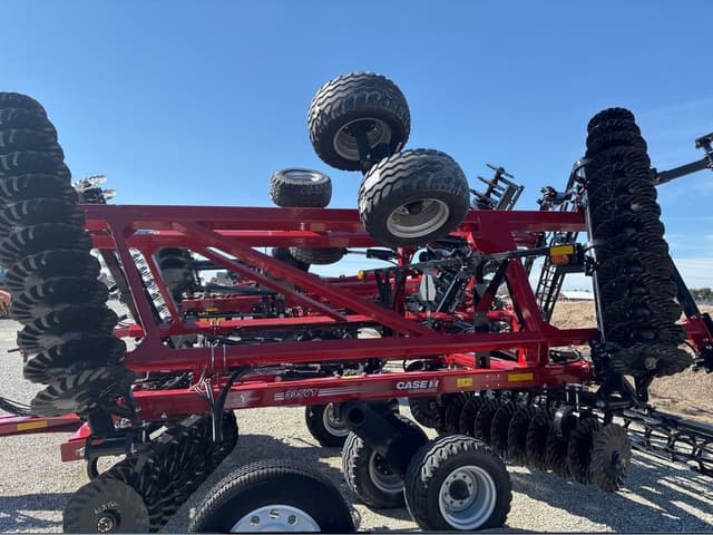 Image of Case IH Barracuda 335 equipment image 3