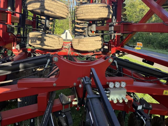 Image of Case IH 335VT equipment image 4