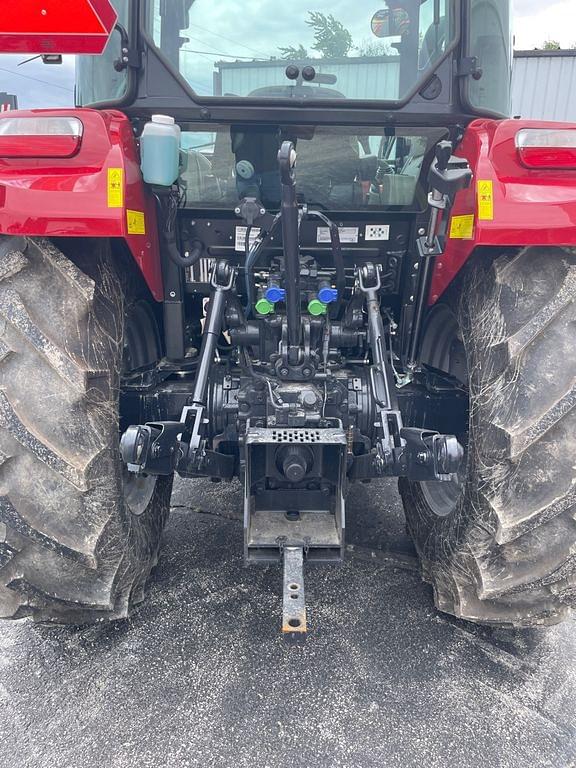 Image of Case IH Farmall 100C equipment image 3