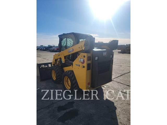 Image of Caterpillar 232D3 equipment image 4