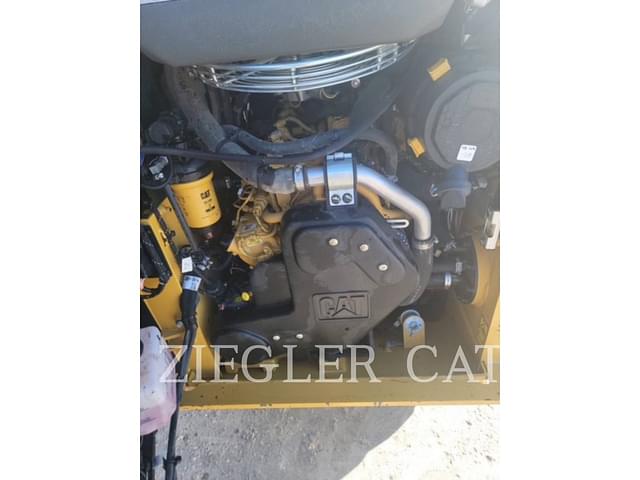 Image of Caterpillar 232D3 equipment image 4