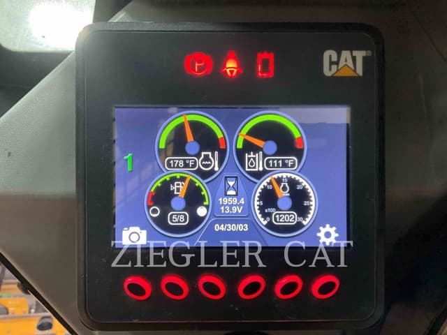 Image of Caterpillar 239D3 equipment image 4