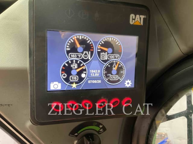 Image of Caterpillar 239D3 equipment image 4