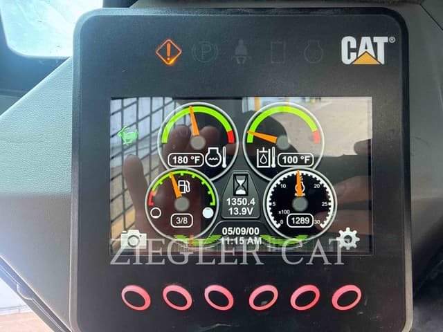 Image of Caterpillar 239D3 equipment image 4