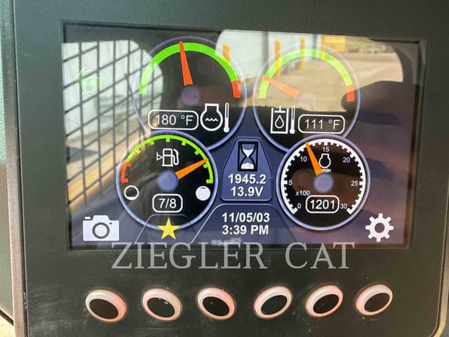 Image of Caterpillar 239D3 equipment image 4
