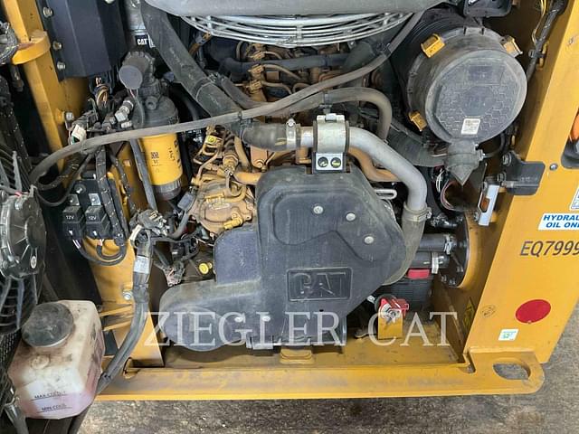Image of Caterpillar 239D3 equipment image 1