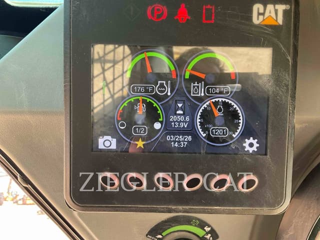 Image of Caterpillar 239D3 equipment image 4