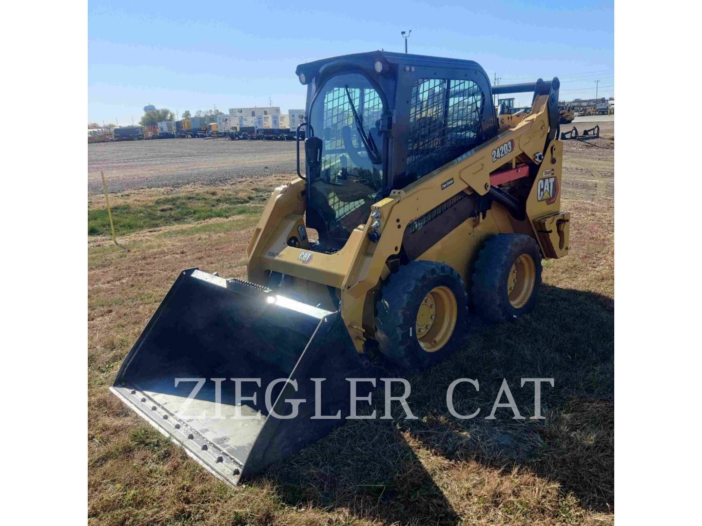 2023 Caterpillar 242D3 Equipment Image0