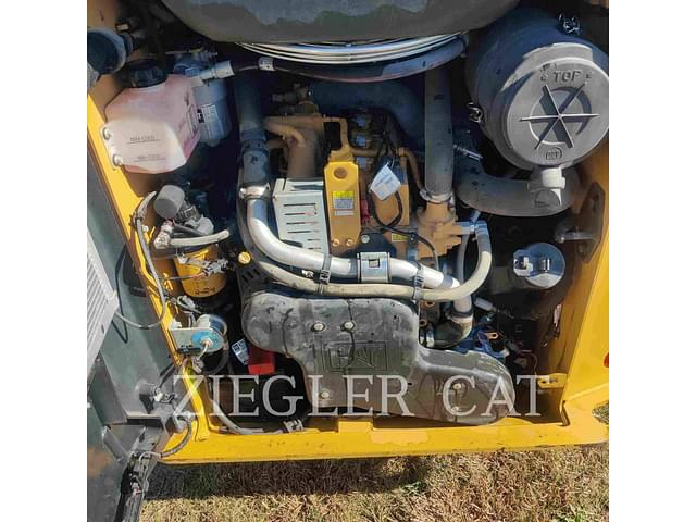 Image of Caterpillar 242D3 equipment image 1