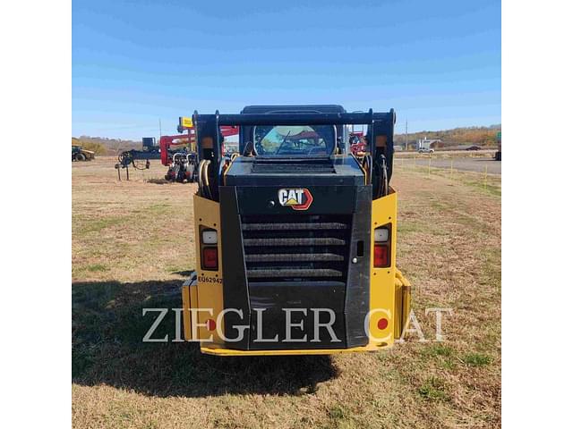 Image of Caterpillar 242D3 equipment image 3