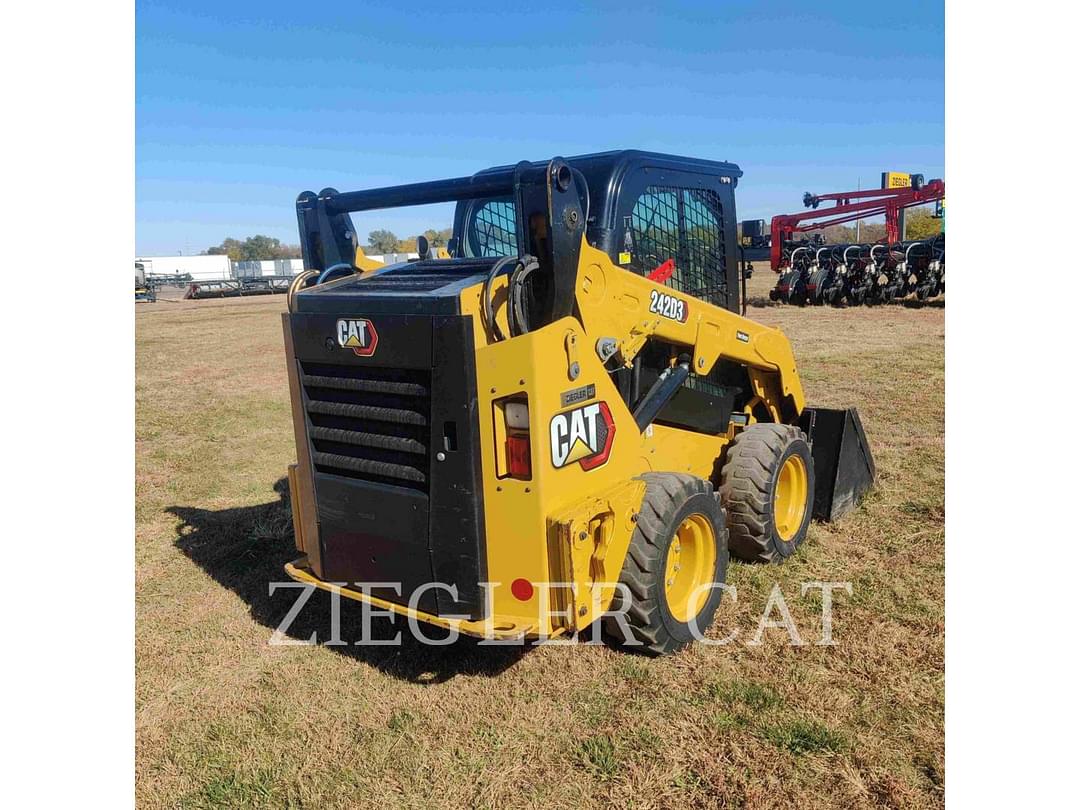 Image of Caterpillar 242D3 Primary image