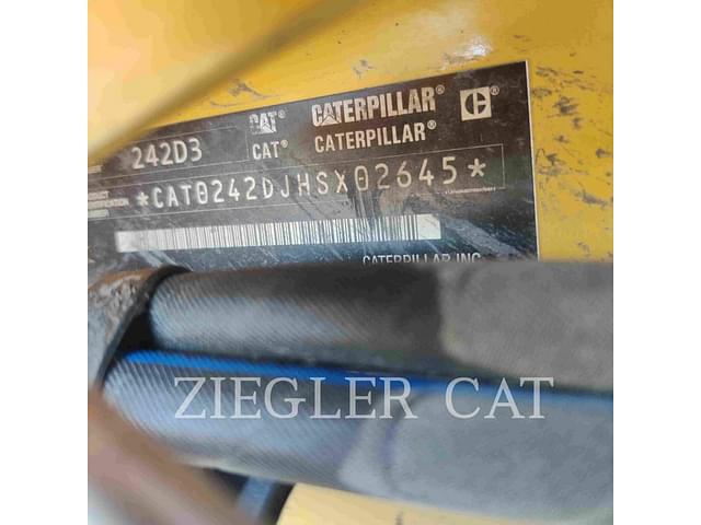 Image of Caterpillar 242D3 equipment image 3
