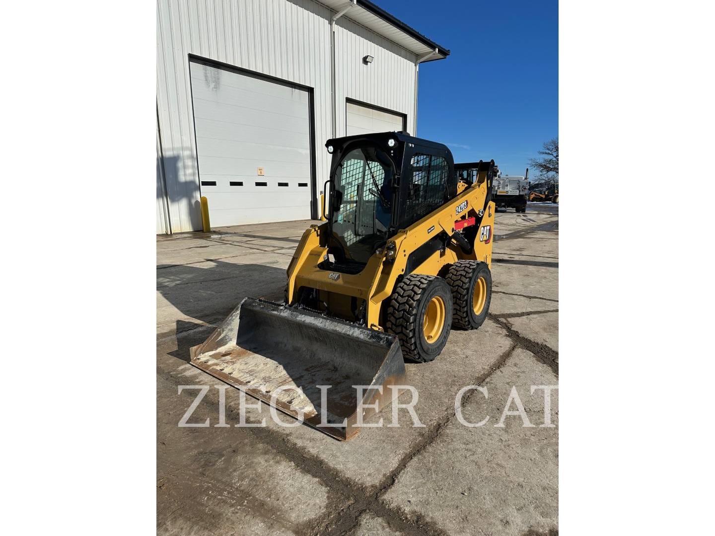 2023 Caterpillar 242D3 Equipment Image0