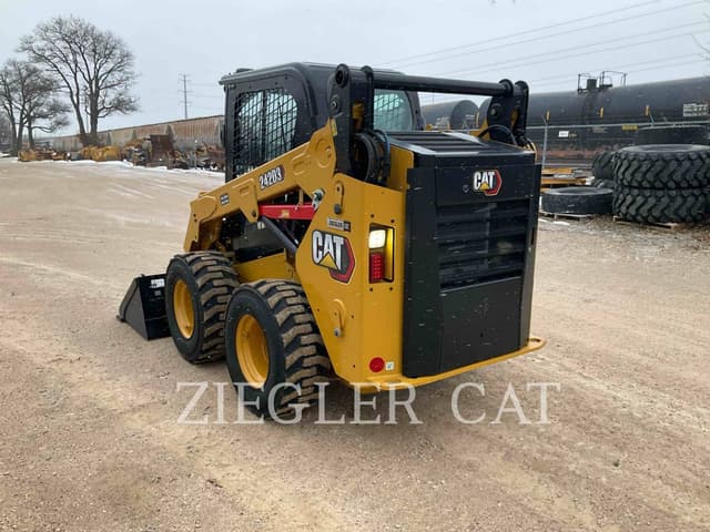 Image of Caterpillar 242D3 equipment image 3