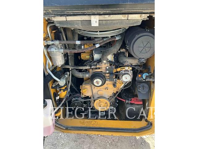 Image of Caterpillar 299D3 equipment image 3