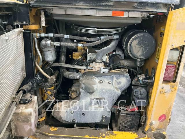 Image of Caterpillar 299D3XE equipment image 2