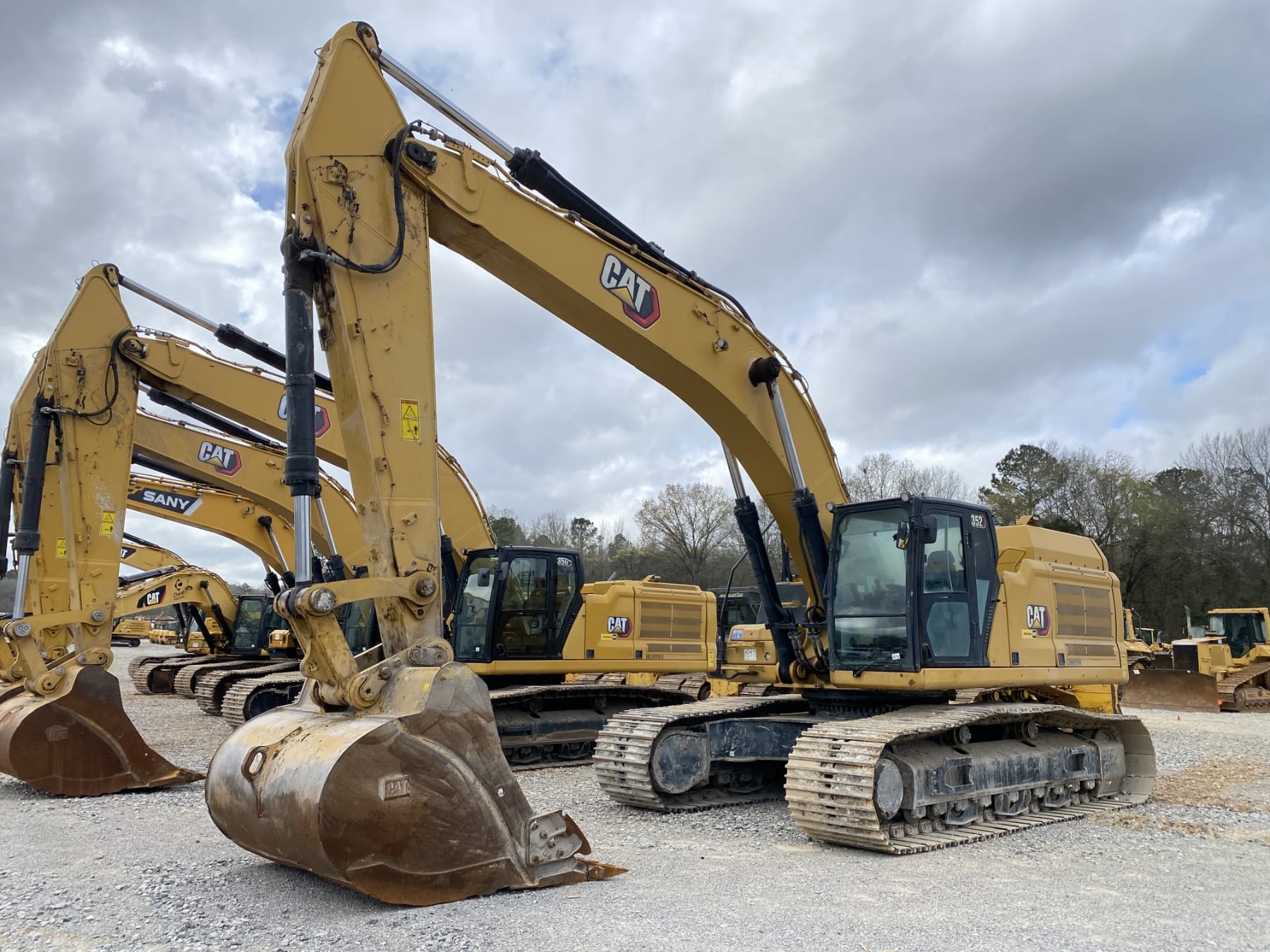 2023 Caterpillar 352 Equipment Image0
