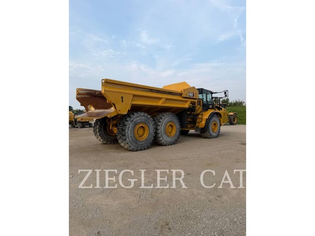 Image of Caterpillar 740 equipment image 2