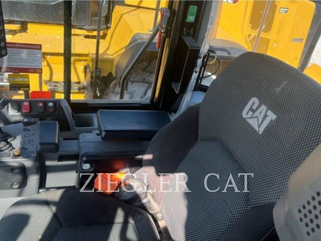 Image of Caterpillar 962M equipment image 4