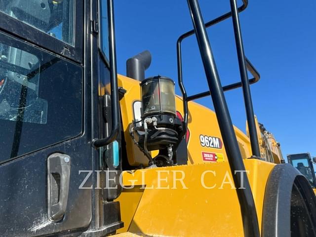 Image of Caterpillar 962M equipment image 4