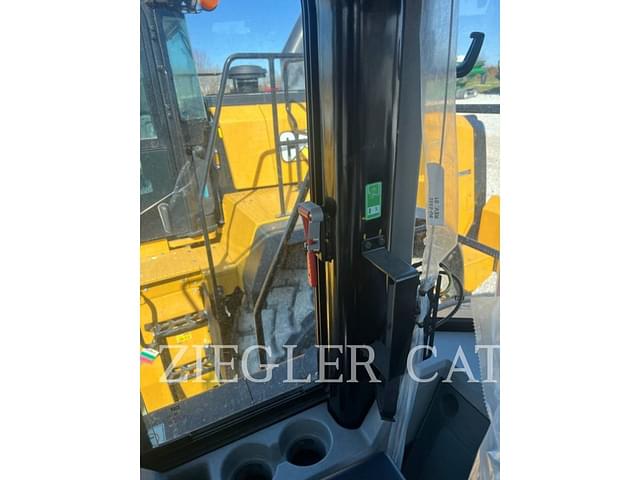 Image of Caterpillar 962M equipment image 2