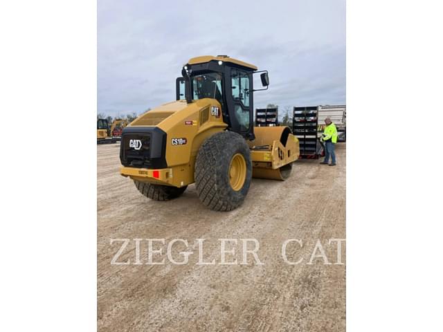 Image of Caterpillar CS10GC equipment image 2