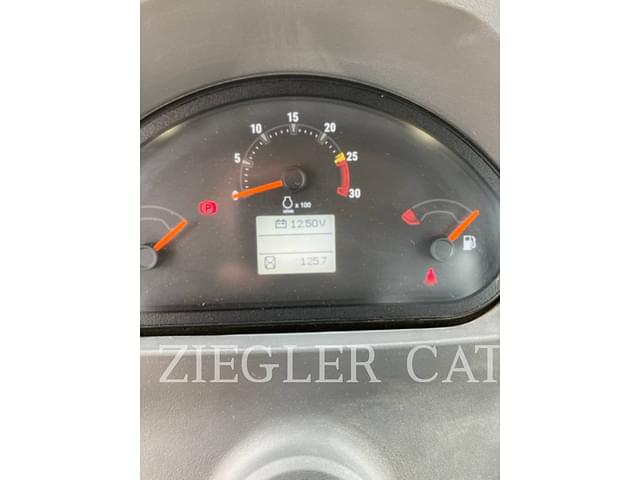 Image of Caterpillar CS10GC equipment image 4