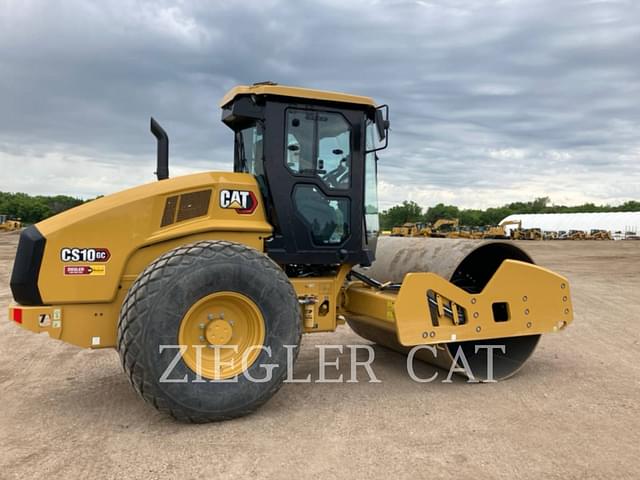 Image of Caterpillar CS10GC equipment image 2