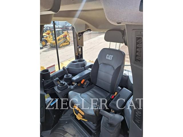 Image of Caterpillar D6LGP equipment image 3